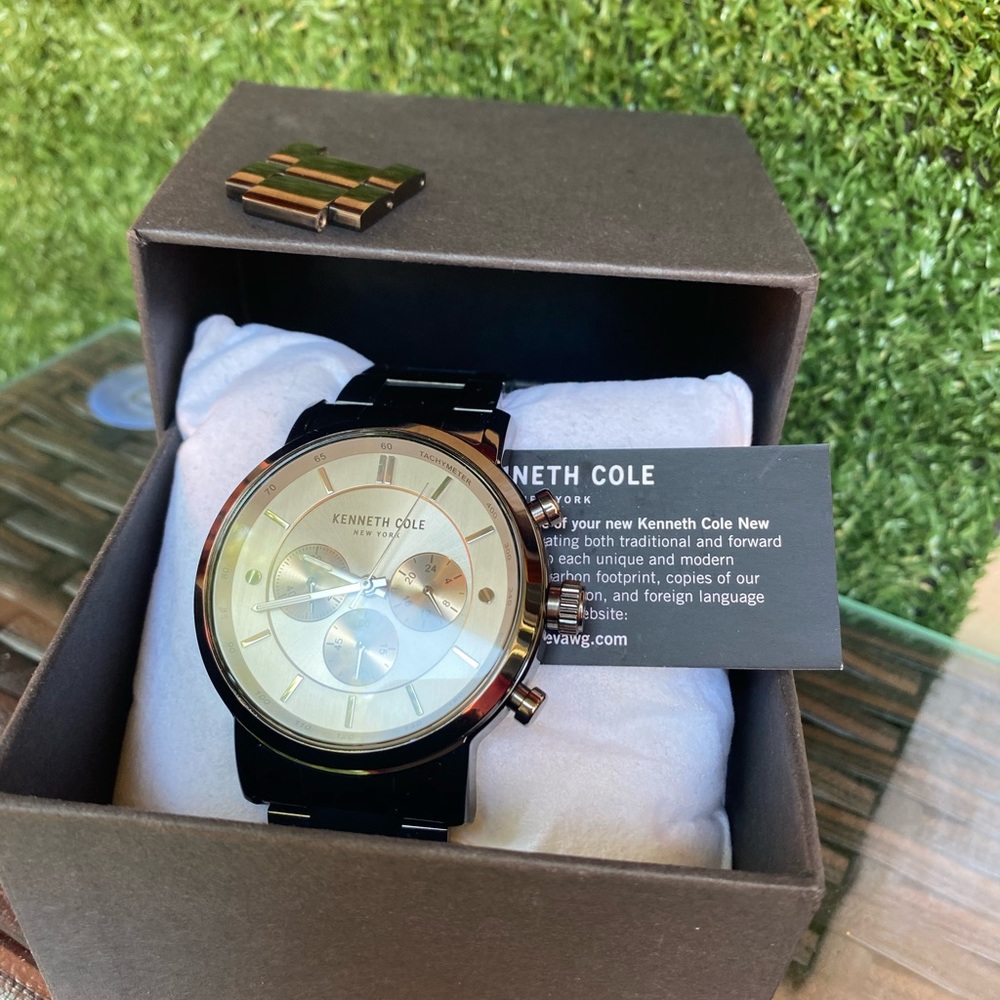 KENNETH COLE MEN WATCH BRAND NEW